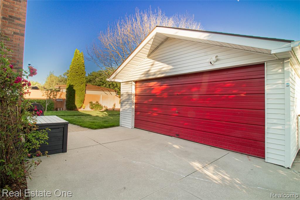 4300 Connie Drive, Sterling Heights, MI 48310 — Photo 26
