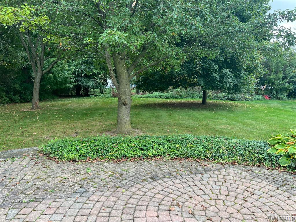 817 Lamoreaux Drive, Lapeer, MI 48446 — Photo 4