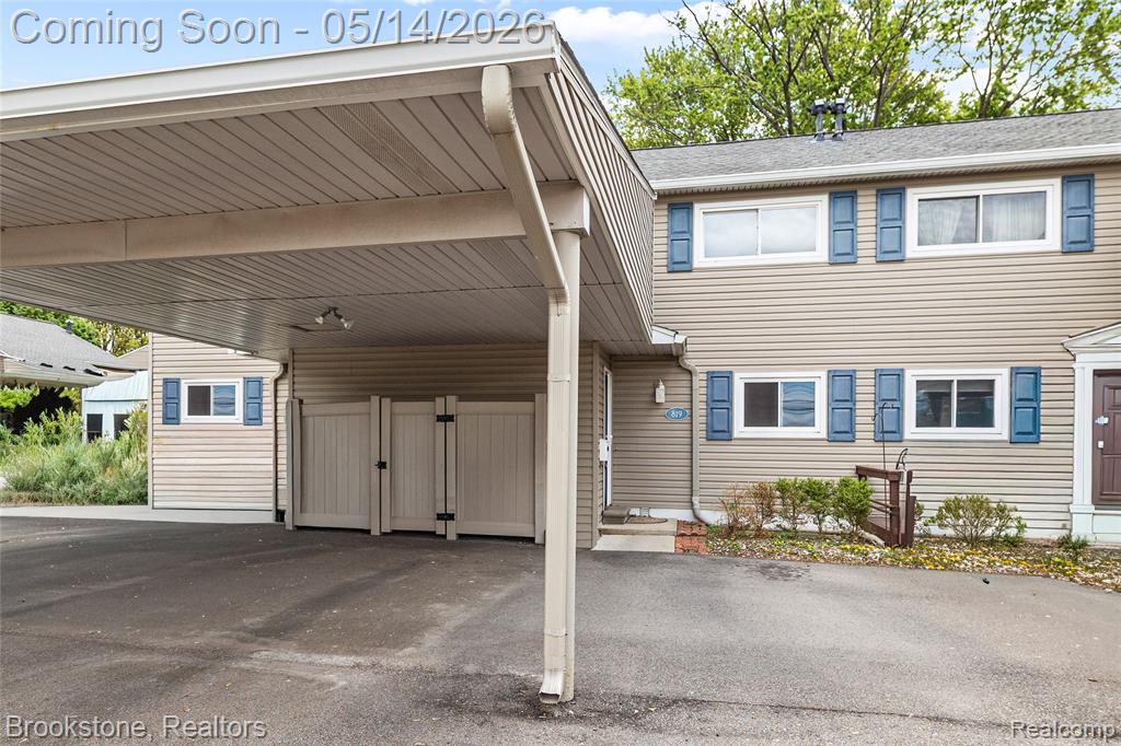 819 Kirts Boulevard, Troy, MI 48084 — front exterior