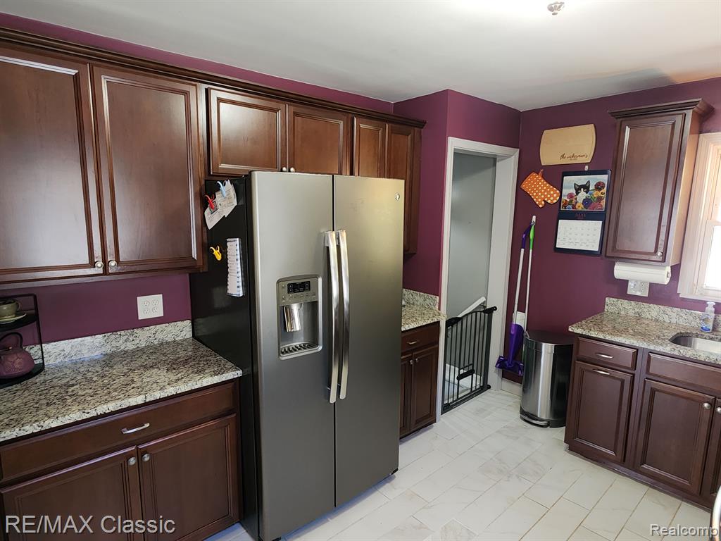 621 SYMES Avenue, Royal Oak, MI 48067 — Photo 8