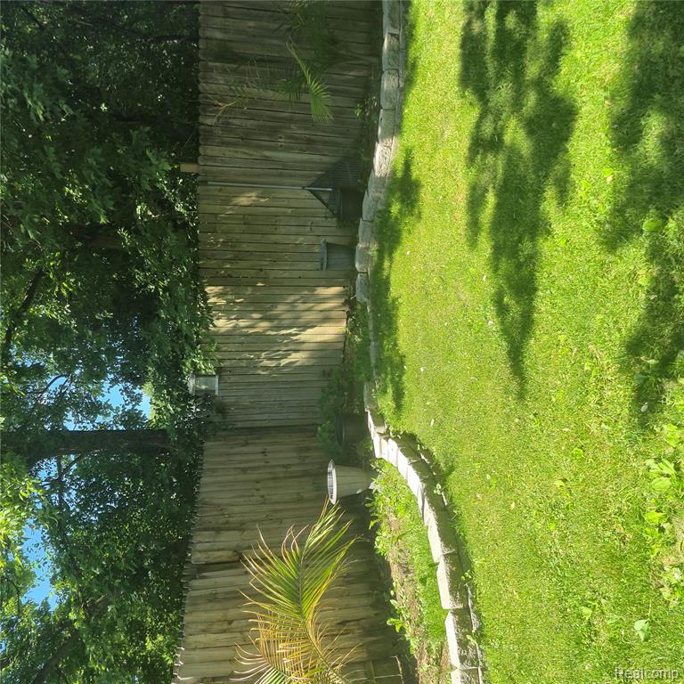 822 Crawford Street, Flint, MI 48507 — Photo 11