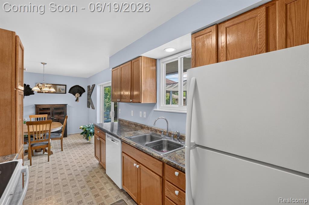 5404 Durwood Drive, Swartz Creek, MI 48473 — Photo 11