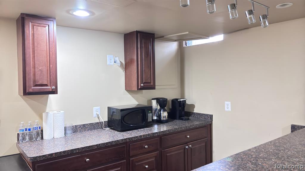 38255 SARATOGA Circle, Farmington Hills, MI 48331 — Photo 27