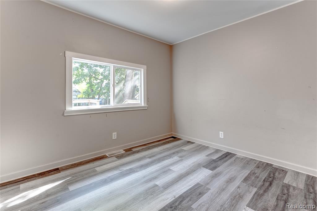 99 Calvert Avenue, Waterford, MI 48328 — Photo 9