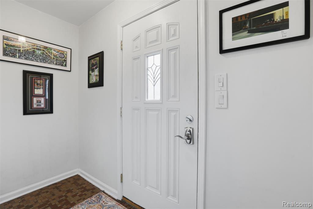 10814 Elgin Avenue, Huntington Woods, MI — Photo 3