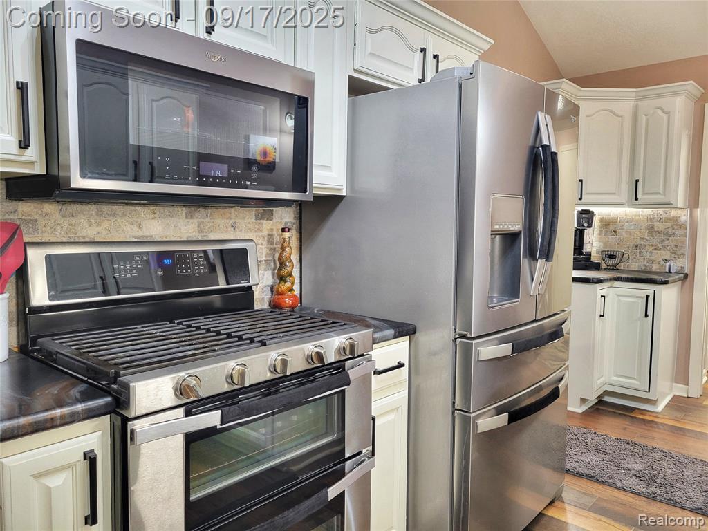 5566 Elmhurst Drive, Trenton, MI 48183 — Photo 10