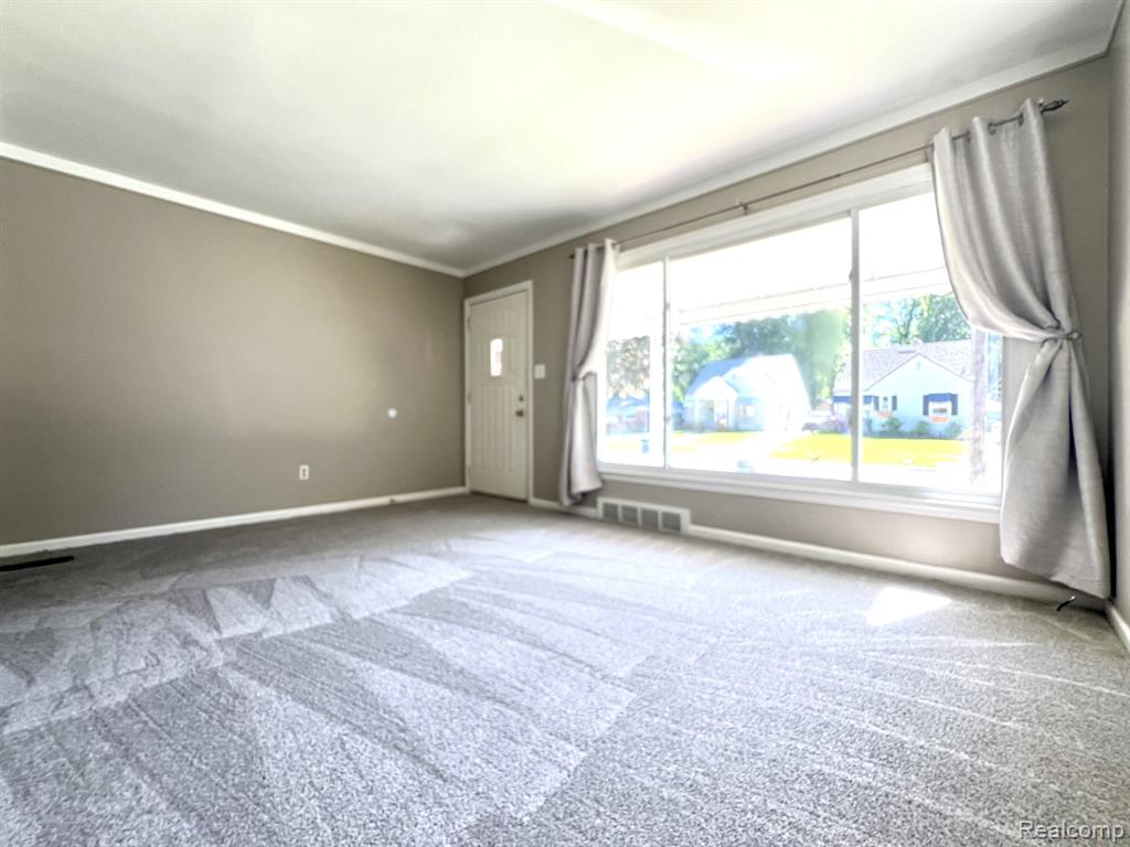 18475 Dalby, Redford, MI 48240 — Photo 3