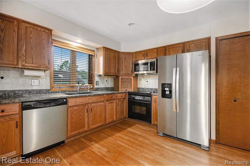 6281 Quaker Hill Drive, West Bloomfield, MI — Photo 12