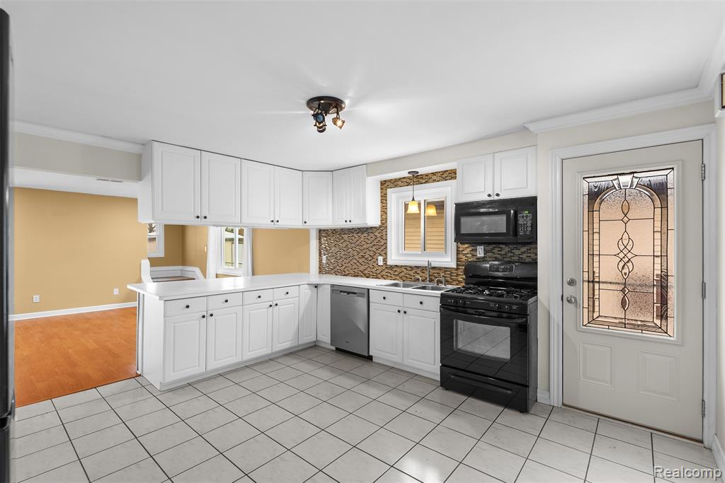 4205 Harding Street, Dearborn Heights, MI 48125 — Photo 8