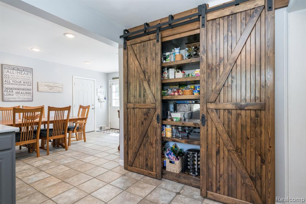 28090 Sunset Boulevard W, Lathrup Village, MI 48076 — Photo 15