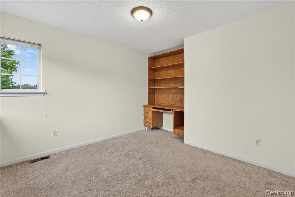 456 Lilly View Court, Howell, MI 48843 — Photo 16