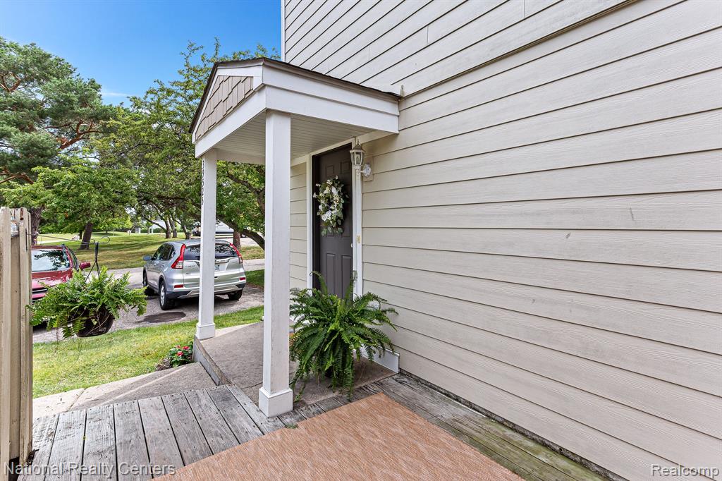 39525 VILLAGE WOOD Road, Novi, MI — Photo 2