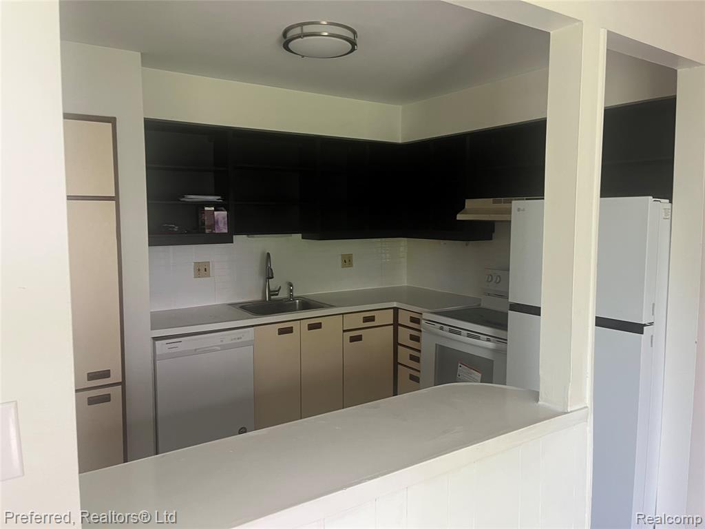 7482 Woodview Street, 1, Westland, MI — Photo 11