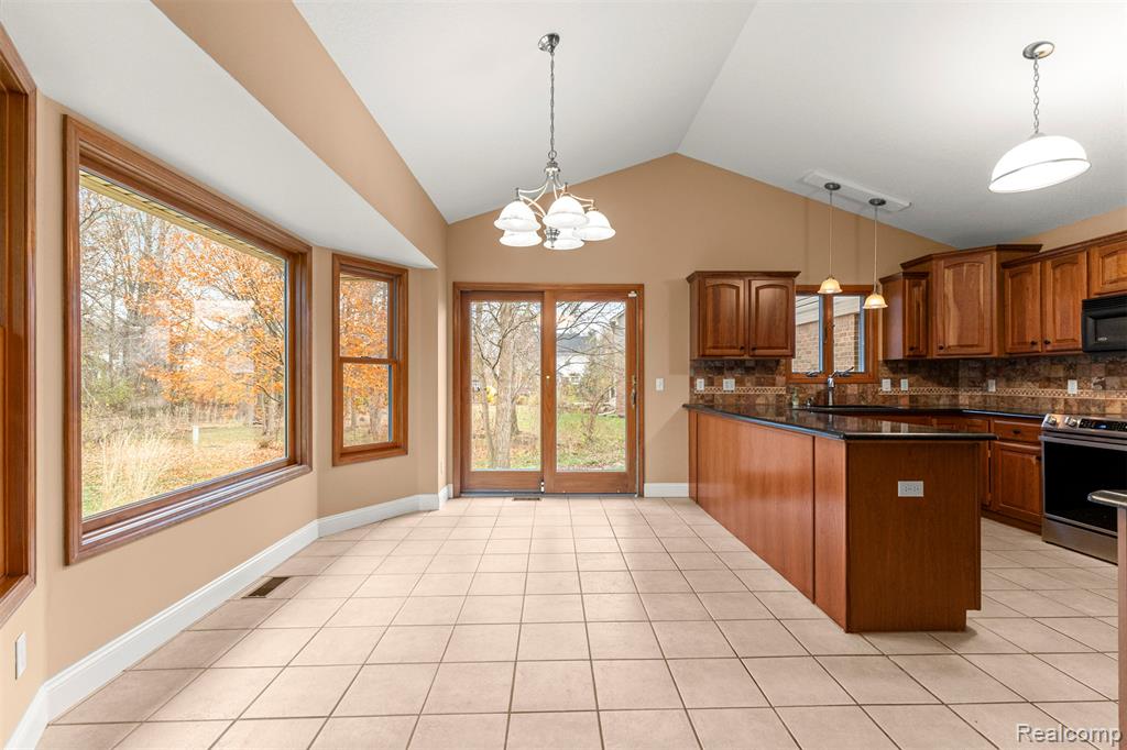 27142 Newberry Boulevard, Brownstown, MI 48134 — Photo 14