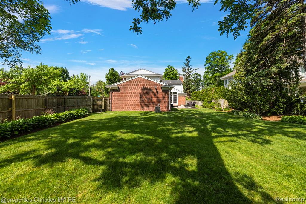 908 CHESTERFIELD Avenue, Birmingham, MI 48009 — Photo 55