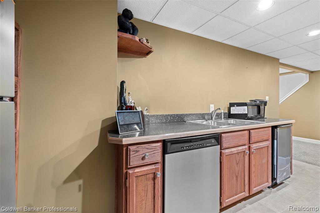 46969 Glastonbury Drive, Canton, MI 48188 — Photo 45