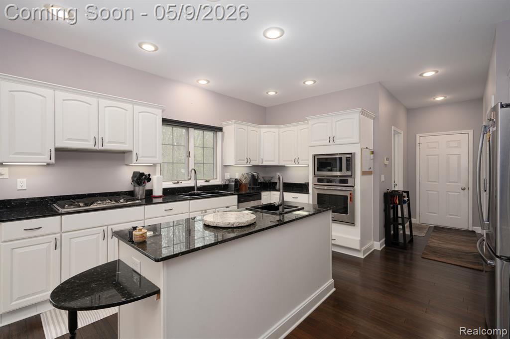 6091 Brookstone Lane, Grand Blanc, MI 48439 — Photo 12