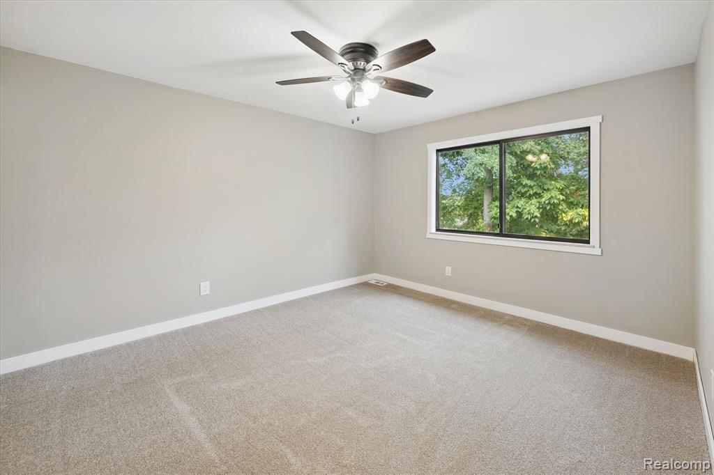 566 Foxboro Square, Brighton, MI 48116 — Photo 14