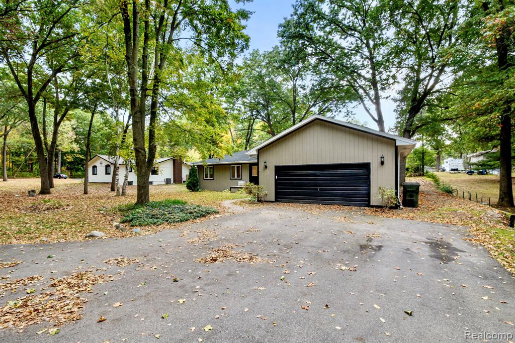 4535 Central Avenue, Clarkston, MI — Photo 3