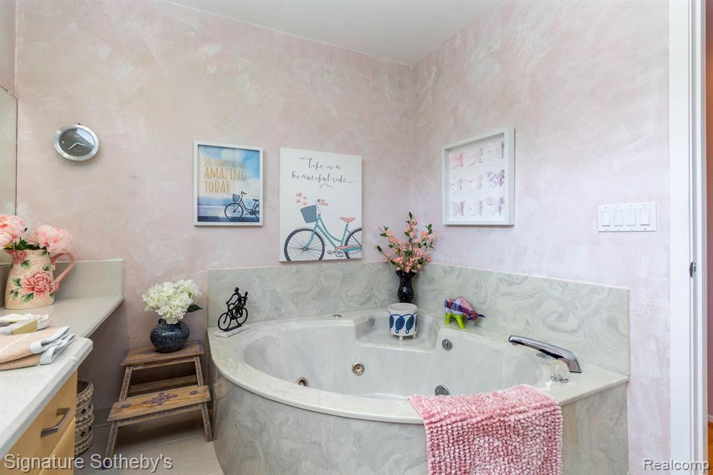 5396 Fairway Court, West Bloomfield, MI 48323 — Photo 26