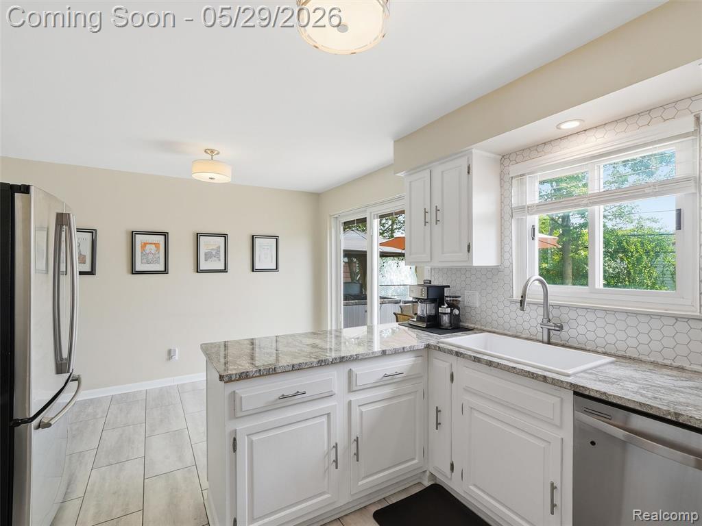 30728 Whittier Avenue, Madison Heights, MI 48071 — Photo 11