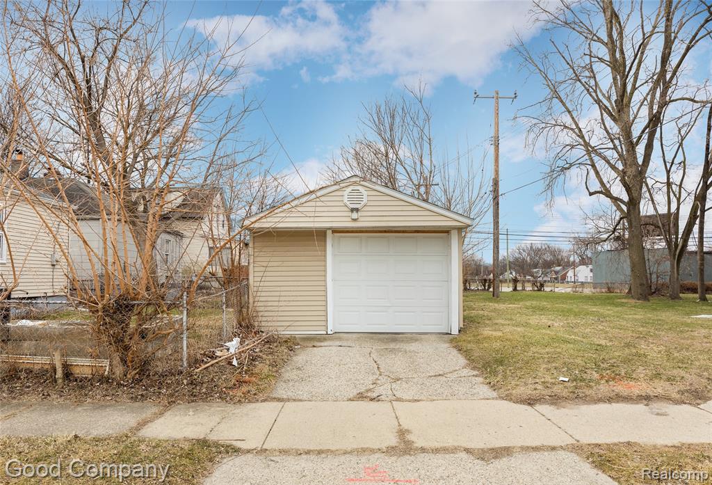 20747 Caledonia Avenue, Hazel Park, MI 48030 — Photo 24