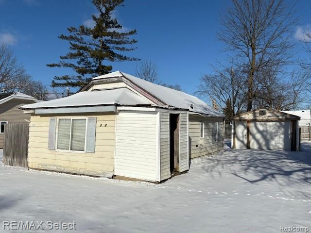 1034 W Bergin Avenue, Flint, MI 48507 — Photo 2