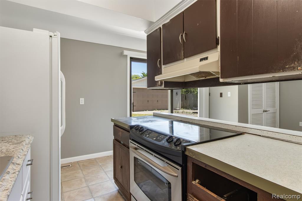 51056 Fairlane Drive, Utica, MI 48316 — Photo 11