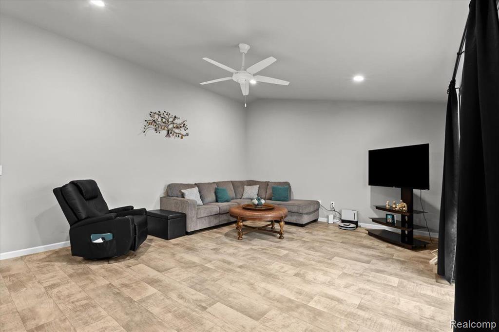 3103 IVY WOOD Circle, Howell, MI 48855 — Photo 10