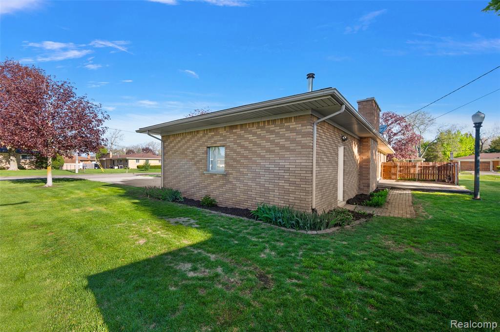 15 Pleasant Lake Drive, Waterford, MI 48327 — Photo 49