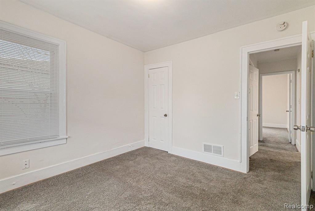 5402 Croissant Street, Dearborn Heights, MI 48125 — Photo 18
