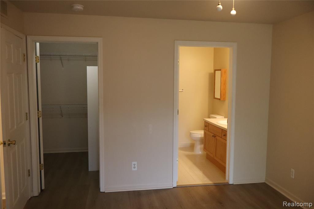 4580 BERKSHIRE Drive, Sterling Heights, MI 48314 — Photo 22
