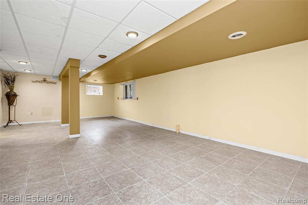 7295 W Maple Road, West Bloomfield, MI — Photo 23