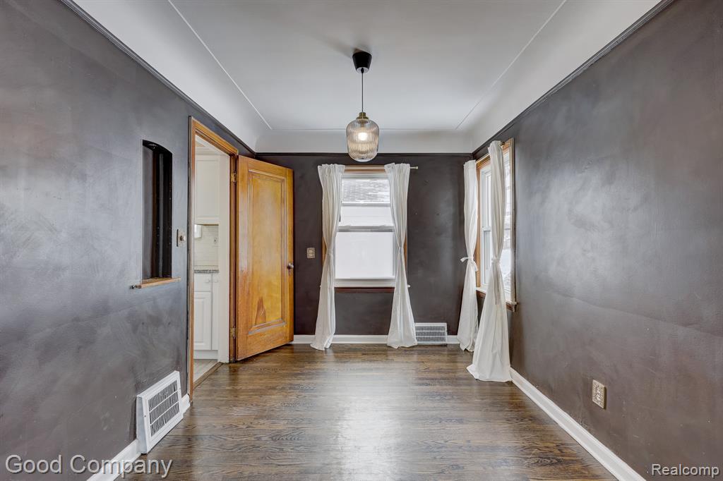 8460 Kenberton Drive, Oak Park, MI 48237 — Photo 14