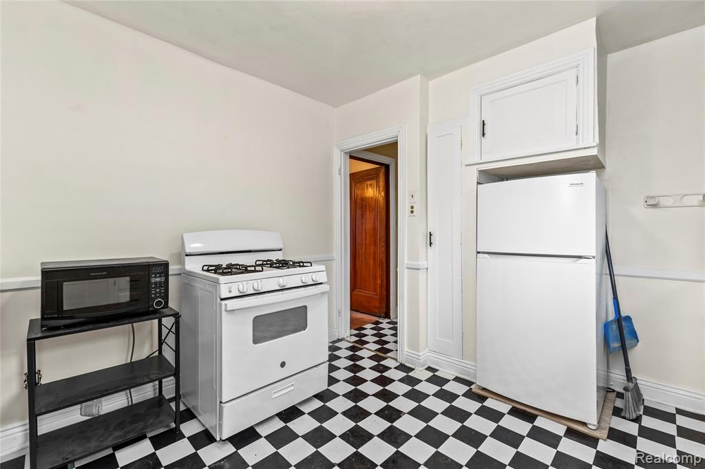 604 Alter Road, Detroit, MI 48215 — Photo 14