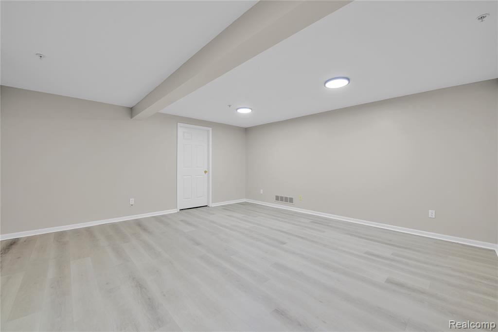 10104 Jasmine Drive, Walled Lake, MI 48390 — Photo 18