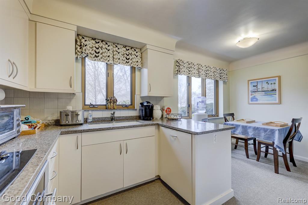 1557 Lochmoor Boulevard, Grosse Pointe Woods, MI 48236 — Photo 21