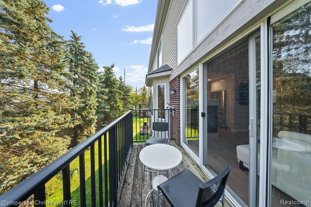 963 SANDALWOOD Drive, Troy, MI 48085 — Photo 23