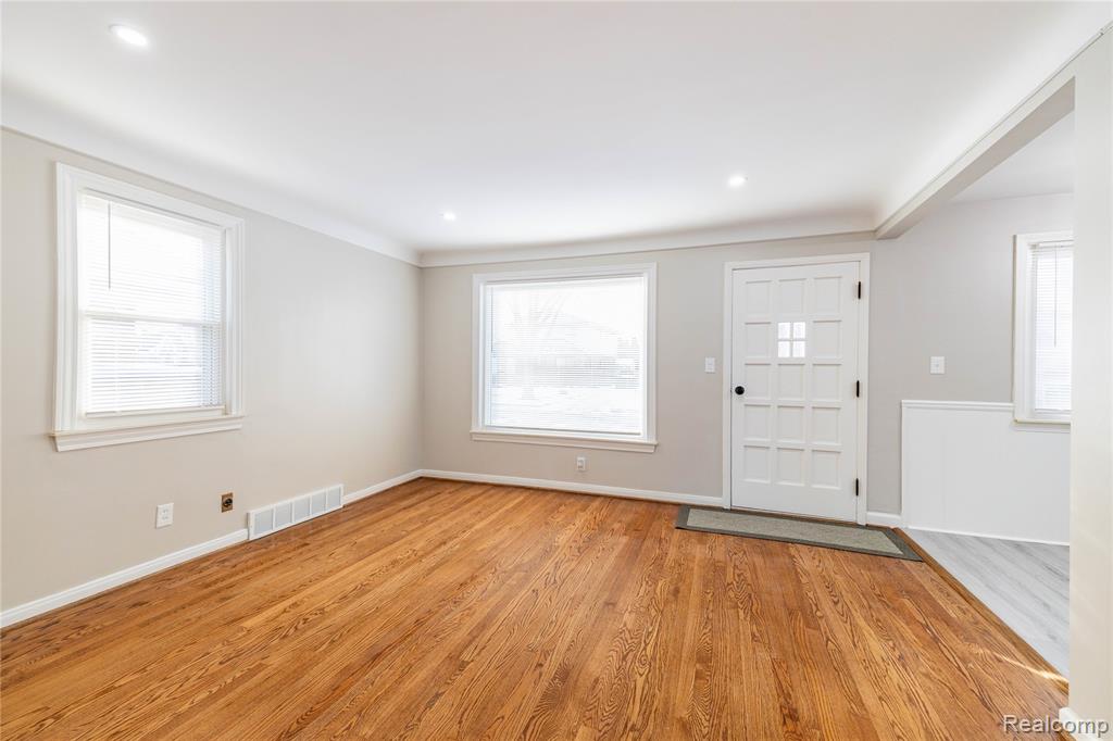 9255 Hubert Avenue, Allen Park, MI 48101 — Photo 4