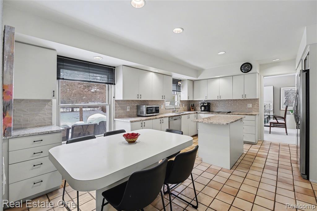 4150 Saddle Lane, West Bloomfield, MI — Photo 10
