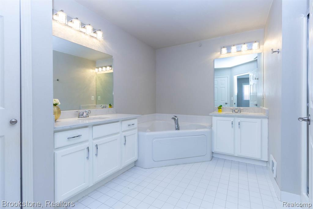 185 Amys Walk, Auburn Hills, MI 48326 — Photo 21