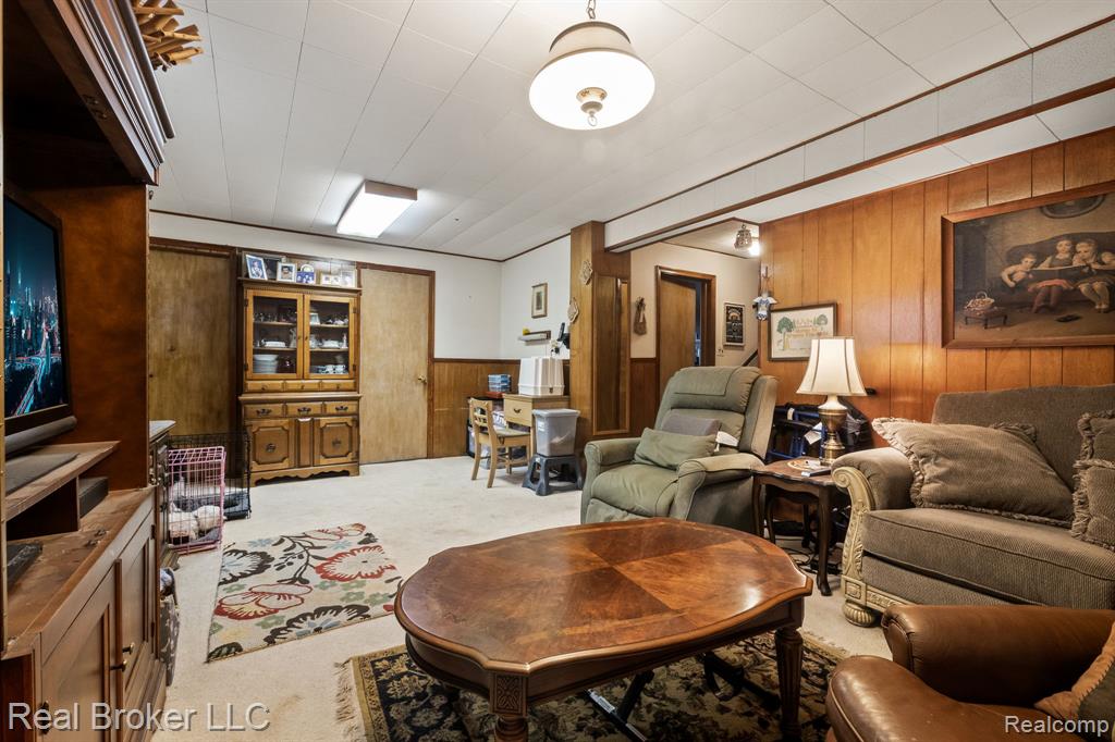6110 WHITEFIELD Street, Dearborn Heights, MI 48127 — Photo 17