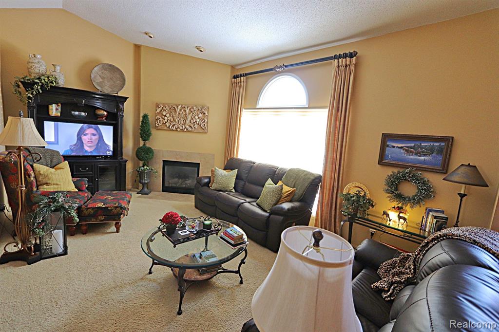 35053 KNOLLWOOD Lane, Farmington Hills, MI 48335 — Photo 21