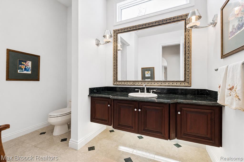 1832 Long Lake Shore Drive, Bloomfield Hills, MI 48302 — Photo 38