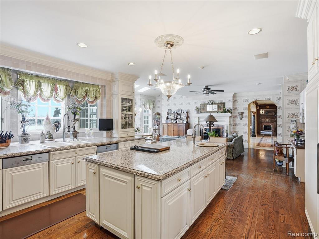 3075 Heron Pointe Drive, Bloomfield Hills, MI 48302 — Photo 10