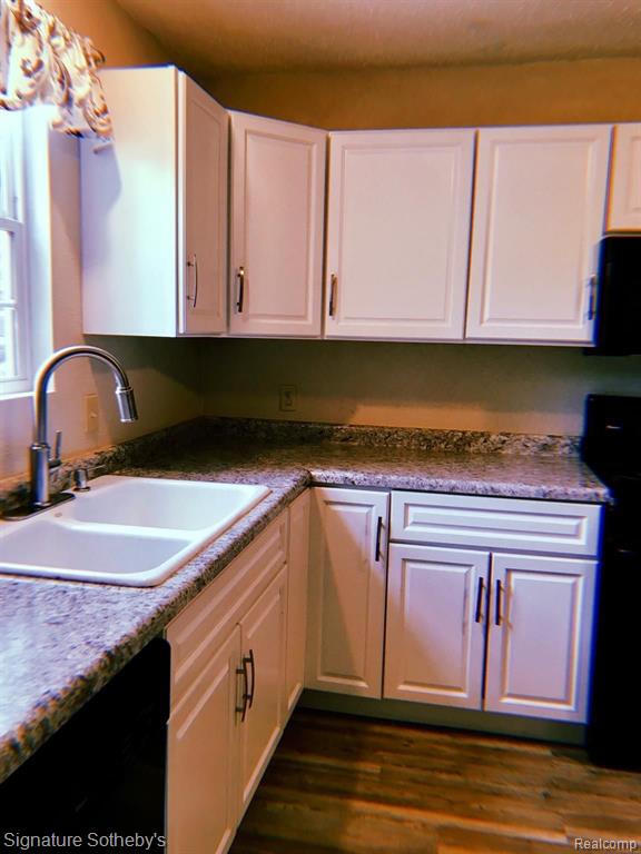 8310 BADGER Street, Detroit, MI 48213 — Photo 7