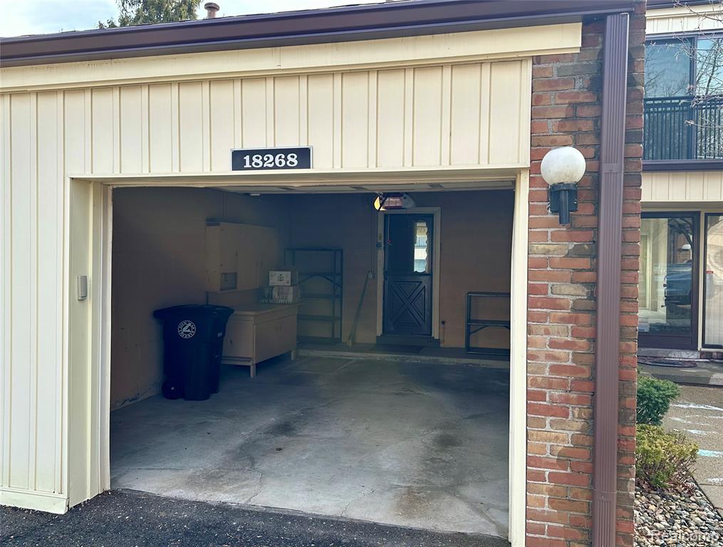 18268 University Park Drive, Livonia, MI, 48152