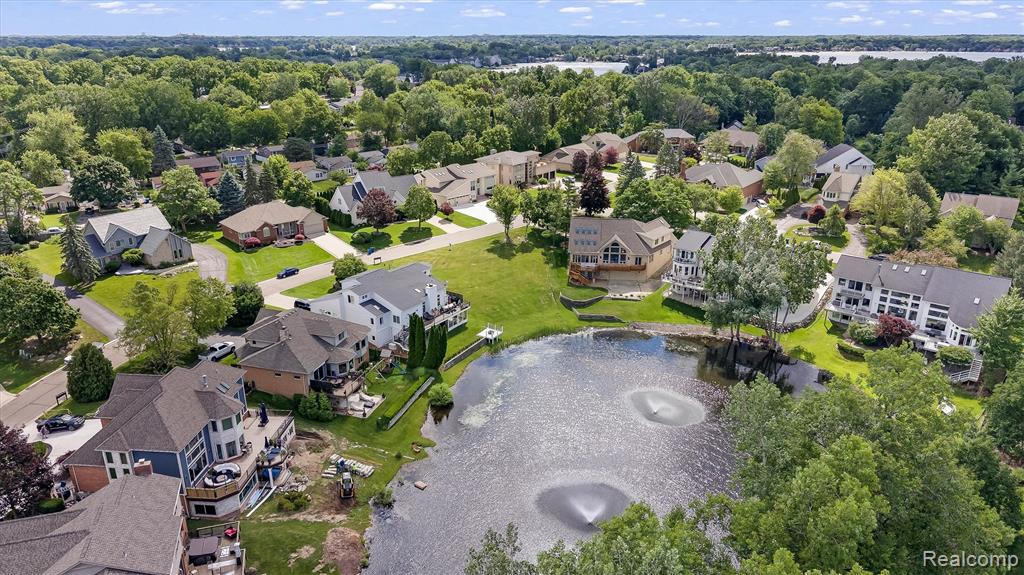 1062 FOREST BAY Drive, Waterford, MI 48328 — Photo 8