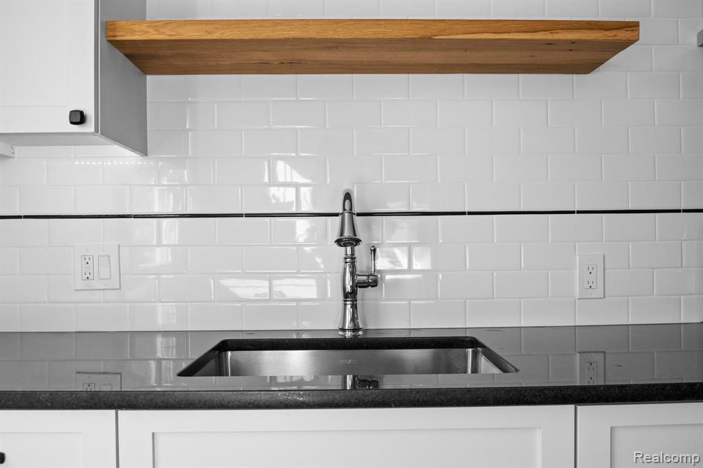 902 E 2ND Street, Royal Oak, MI 48067 — Photo 15