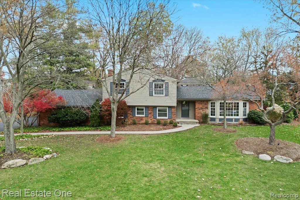 5611 Priory Lane, Bloomfield Hills, MI 48301 — front exterior